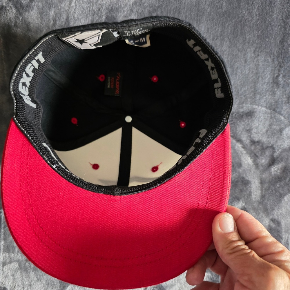 Famous Stars and Straps Flexfit Hat Y2K Embroidered Logo Black Red White S-M - Picture 4 of 6